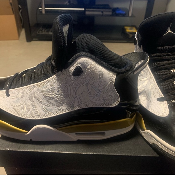 Jordan Dub Zero “Metallic Gold” - Picture 6 of 7